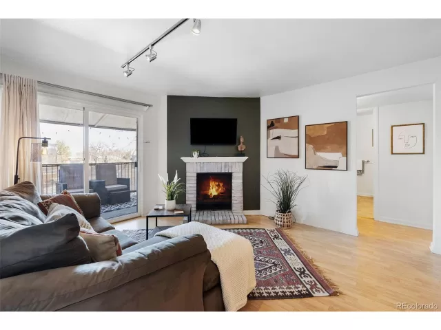 MLS: 4433906 Condo For Sale