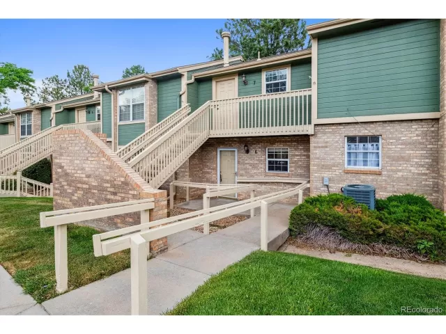 MLS: 4434194 Condo For Sale