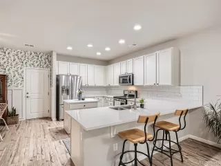 Photo #3: 4434203 Listing