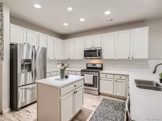 Photo #5: 4434203 Listing