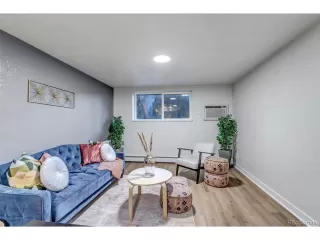 Browse active condo listings in LAKE PARK
