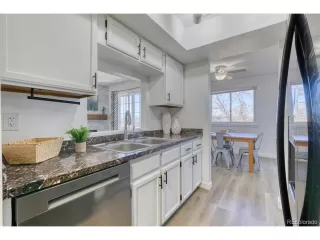 Photo #5: 4439888 Listing