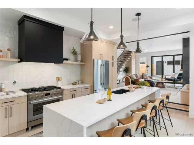 MLS: 4441854 Condo For Sale