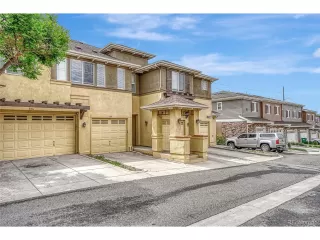 Photo #2: 4442457 Listing