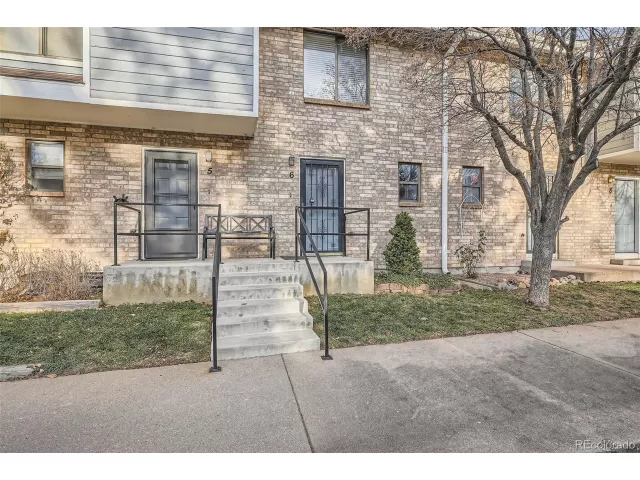 MLS: 4442654 Condo For Sale