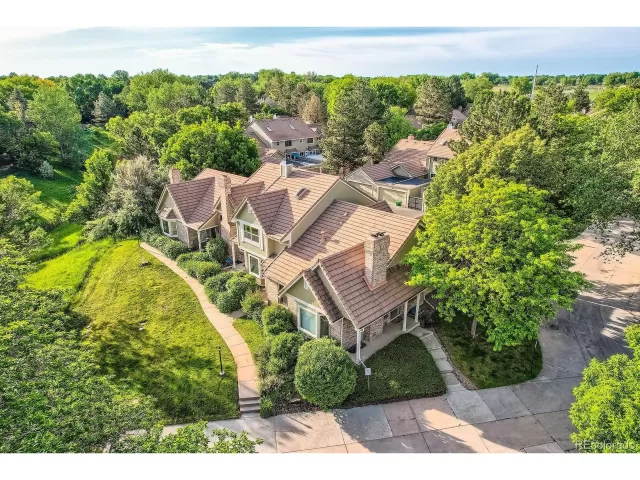 MLS: 4443421 Condo For Sale