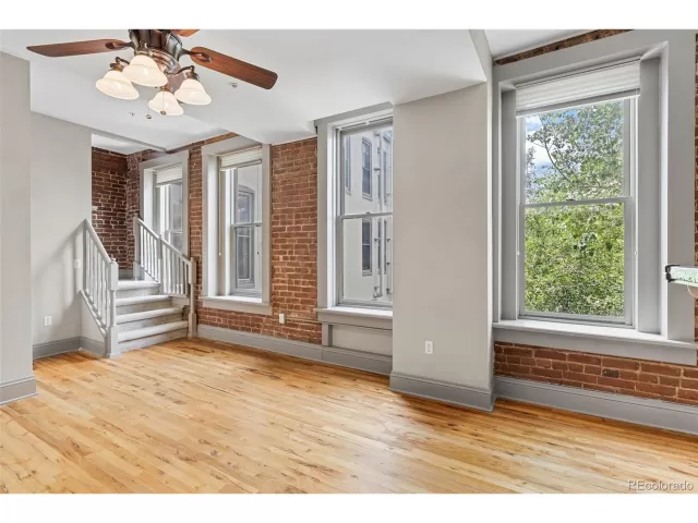 MLS: 4448136 Condo For Sale