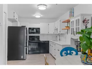 Photo #4: 4452807 Listing