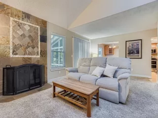 Photo #6: 4454265 Listing