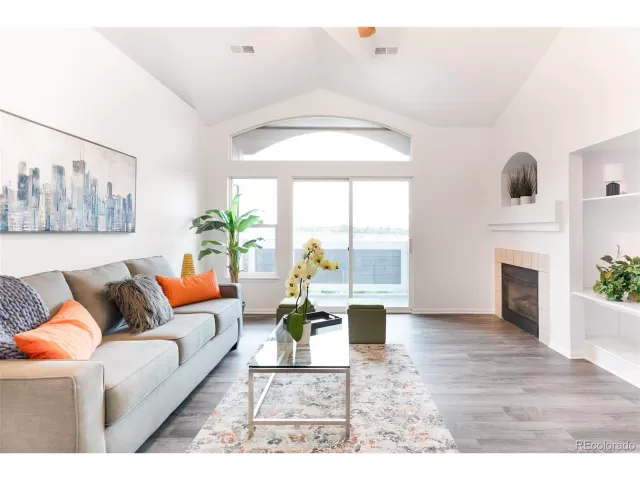 MLS: 4454604 Condo For Sale