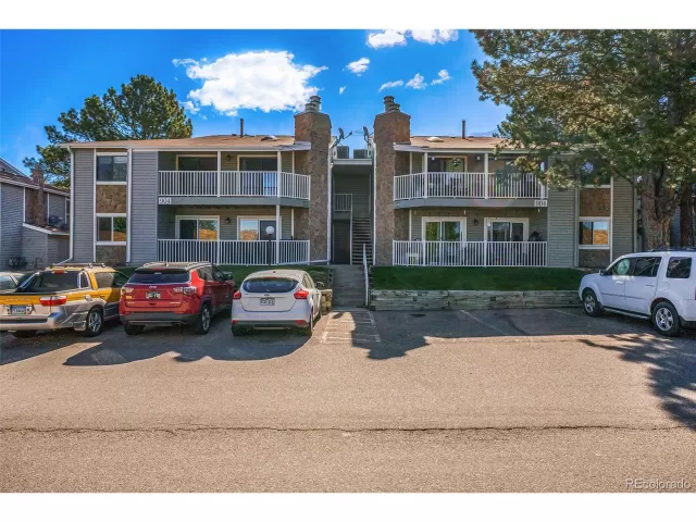 MLS: 4456297 Condo For Sale