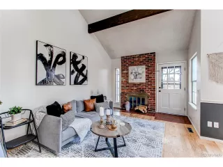 Photo #3: 4457693 Listing