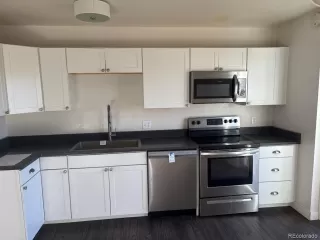 Photo #3: 4458772 Listing