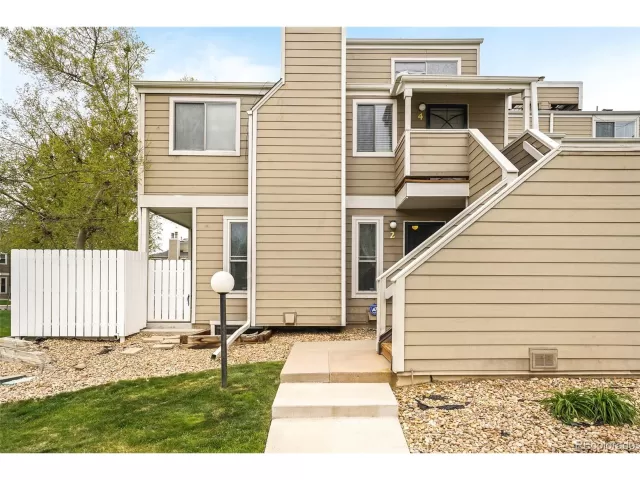 MLS: 4461214 Condo For Sale