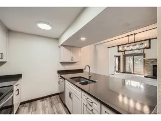 Photo #5: 4468915 Listing