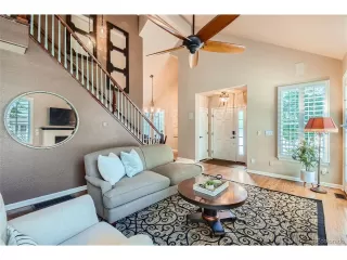 Photo #5: 4471442 Listing