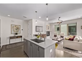 Photo #2: 4472743 Listing