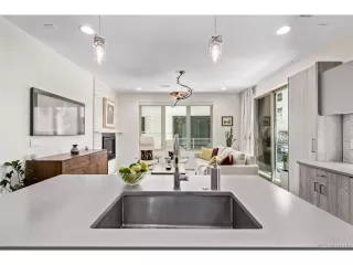 Photo #6: 4472743 Listing