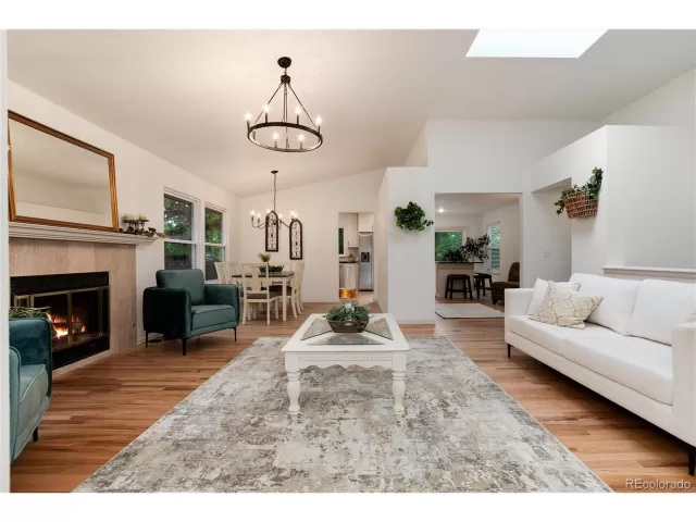 MLS: 4476572 Condo For Sale