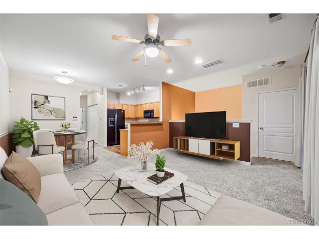 MLS: 4476624 Condo For Sale