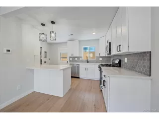 Photo #5: 4479097 Listing 