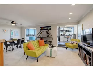 Photo #2: 4479813 Listing 