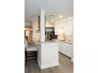 Photo #5: 4480386 Listing