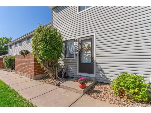 MLS: 4482983 Condo For Sale