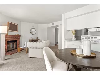 Photo #5: 4483639 Listing