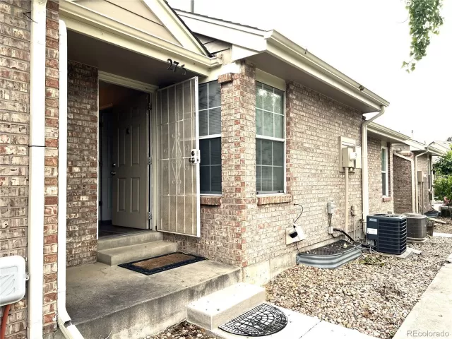 MLS: 4483781 Condo For Sale