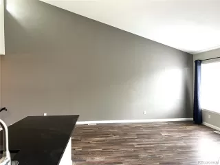 Photo #4: 4483781 Listing