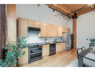 Photo #2: 4486718 Listing 