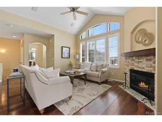 Photo #2: 4487631 Listing