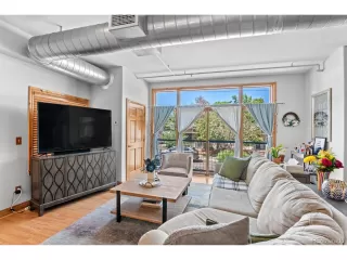 Photo #4: 4489299 Listing