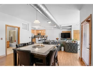 Photo #5: 4489299 Listing