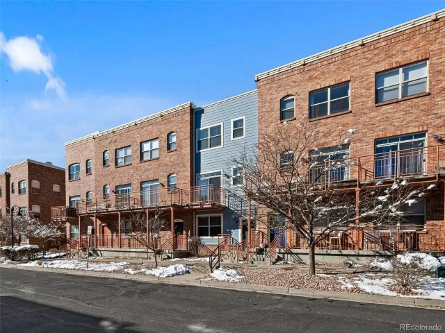 MLS: 4490153 Condo For Sale