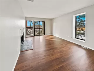 Photo #5: 4491475 Listing