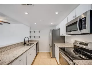 Photo #5: 4491707 Listing