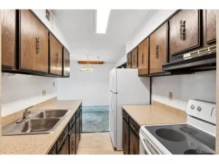 Photo #5: 4491881 Listing