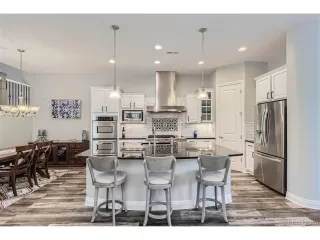 Photo #6: 4494197 Listing