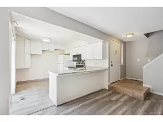 Photo #5: 4500572 Listing