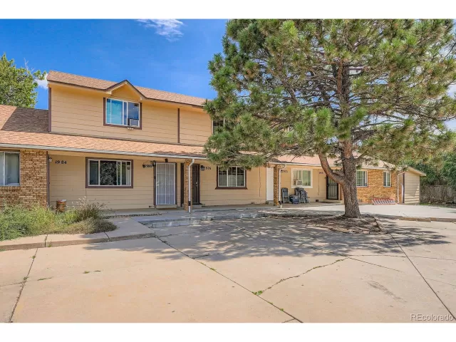 MLS: 4500877 Condo For Sale