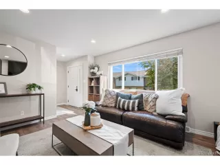 Photo #5: 4502700 Listing