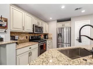 Photo #4: 4510209 Listing