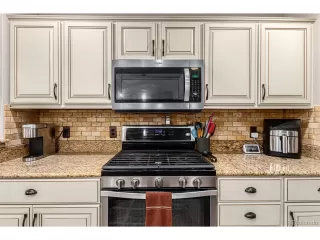 Photo #5: 4510209 Listing