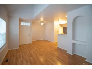 Photo #2: 4511183 Listing 