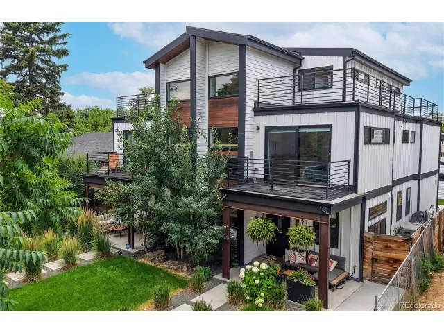 MLS: 4511802 Condo For Sale