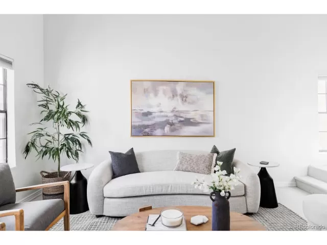 MLS: 4512411 Condo For Sale