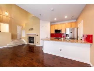 Photo #5: 4513466 Listing