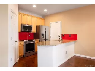 Photo #6: 4513466 Listing
